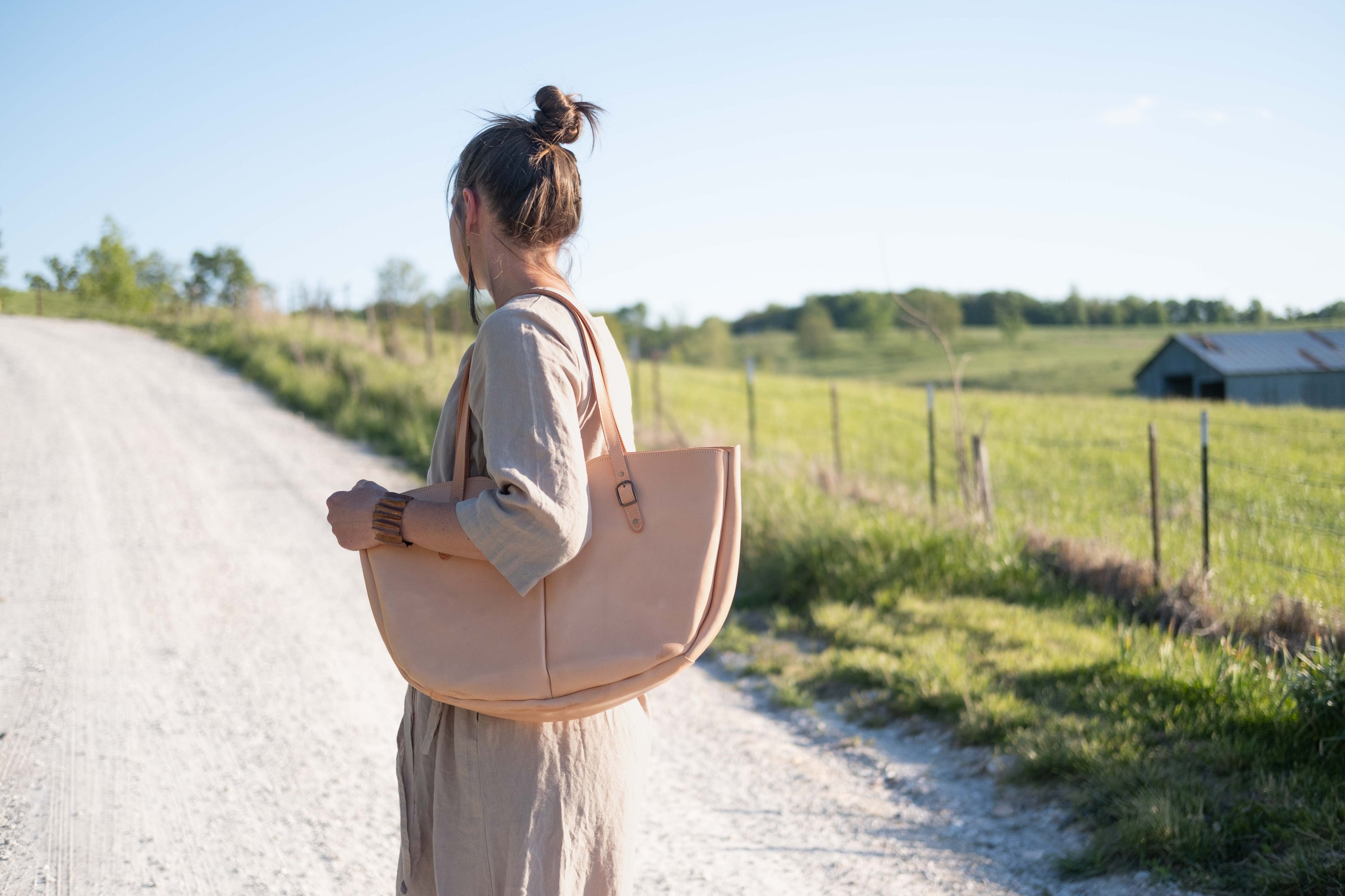 Looking at the fields and meadows on a day trip to the Ozarks is more stylish with the sustainable leather shoulder bag. 