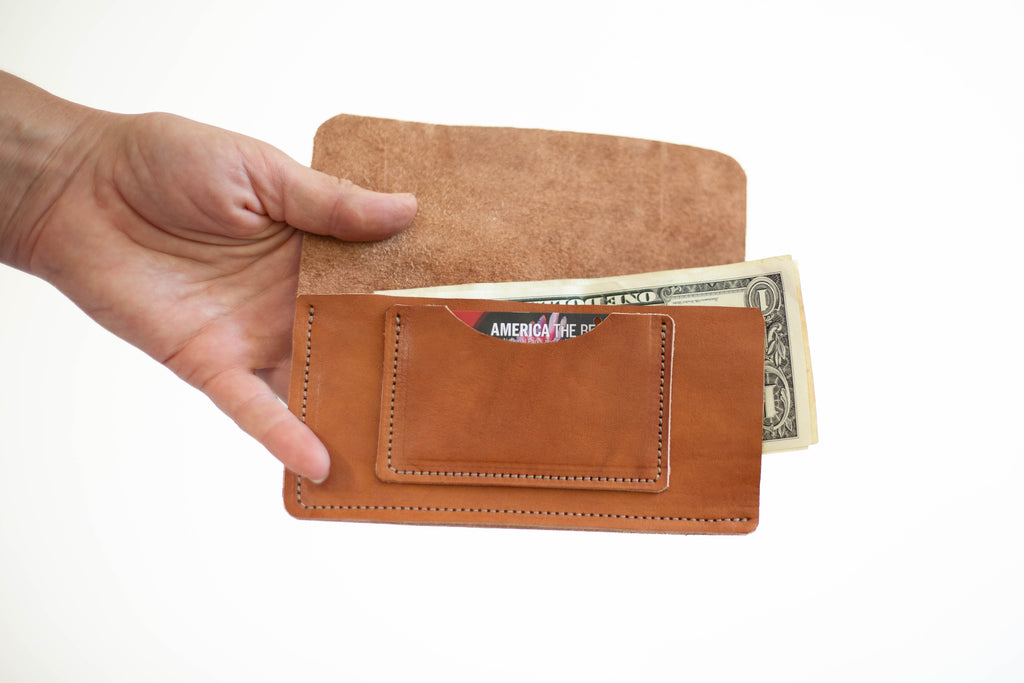 Two open sides allow quick and easy access to your cash with the brown sustainable leather wallet. 