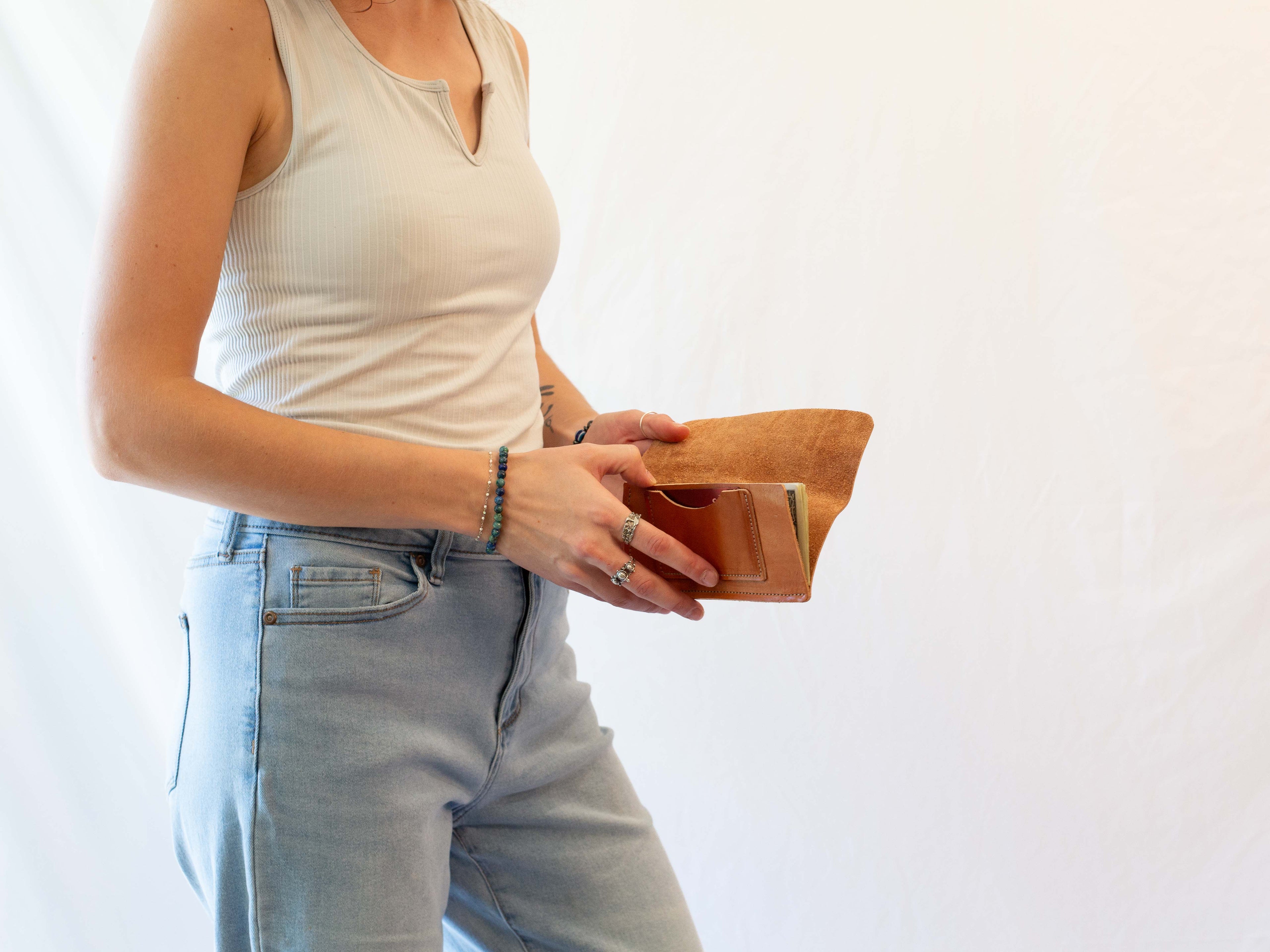 The non-toxic leather wallet opens on two sides to have quick and easy access to the cash. 