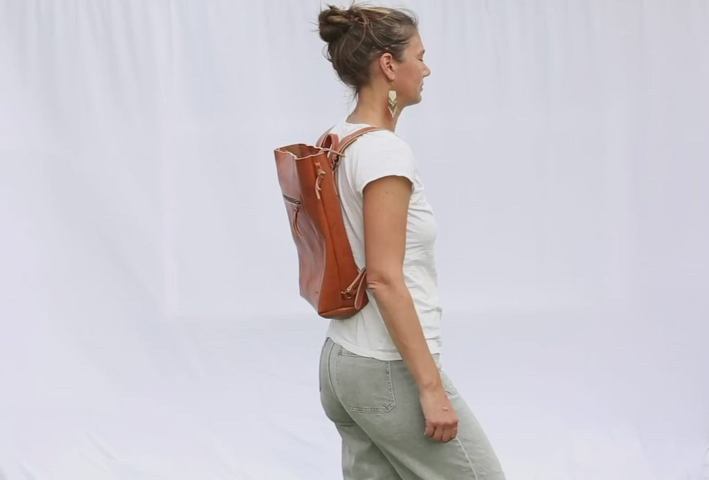 The Traveler - leather backpack with crossbody strap